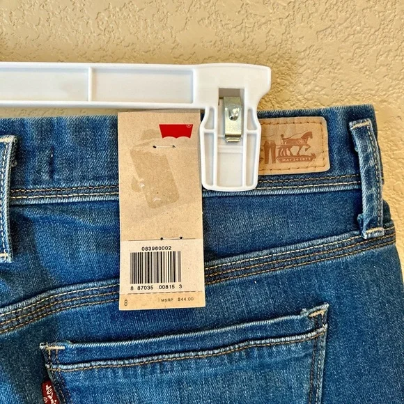 Levi's NWT Women's Blue Denim Shorts Mid Thigh Size 8 - Picture 4 of 8